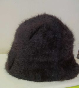 Fluffy Brown Hat it&#39;s like new n imported quality