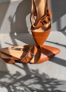 Van Hueson Office / Casual Wear Sandals