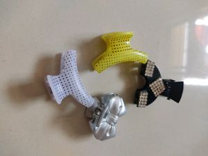 1 Kada, 4 Small Clutches, A Pair Of Earring.