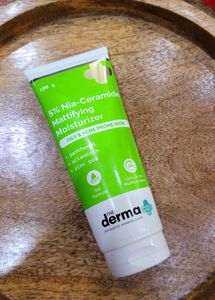The Derma Co Nia Ceramide Mattifying Moisturizer