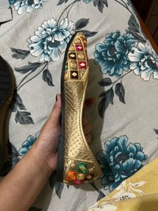 Embroidered Juttis