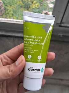 combo  4 prod moisturizer sunscreen perfume liptin