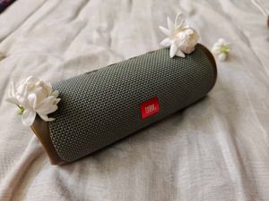 JBL Flip 5 Deep Bass Portable Speaker