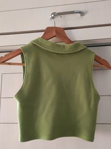 URBANIC XS GREEN TSHIRT CROPPED TOP