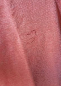 short-sleeved, round-neck t-shirt in muted pink 👕