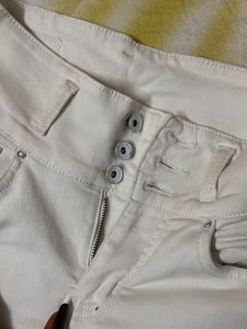 White High-Waisted Jeans