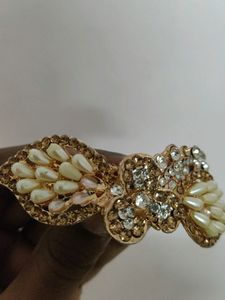 Hair Clip With Pearls And Stone