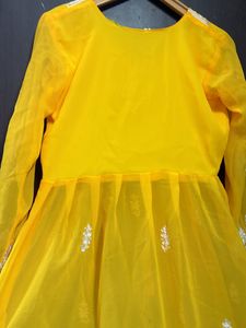 I Am Selling Yellow Short  Chikankari Kurta