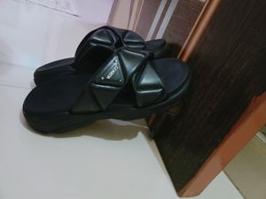 trandy black sandle