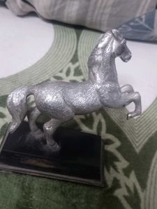 Aluminium or another Metal Showpiece Set