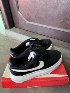 NIKE Womens Court Vision Alta