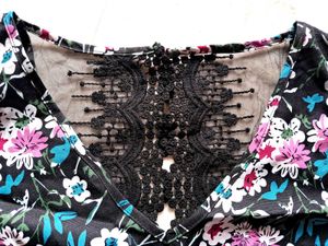 Shein Floral Lace Top..🎀