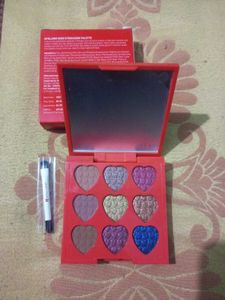 Myglamm Xoxo Eyeshadow Palette.