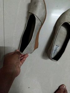 Elegant Beige Ballerinas