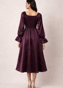 Elegant Midi Dress with Long Sleeves