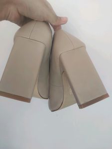 Beautiful Beige Pumps