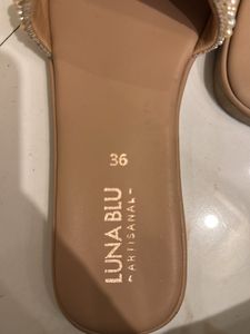 Luna Blu Shell Flip Flops 🩴