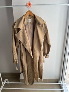 CLASSIC BEIGE TRENCH COAT