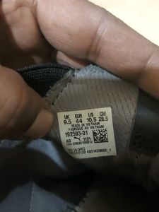 Am Selling My Black PUMA Snekars