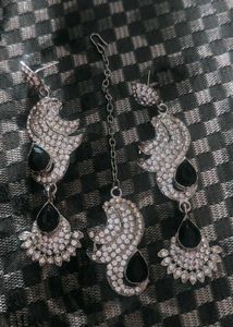 Set Of Ear Piece And  Mangtika
