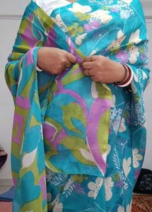 Retro Floral Print Saree