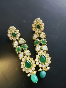 Traditional earring, Emerald Colour