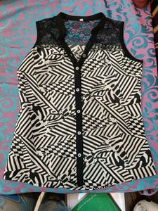 Black & White Sleeveless Printed Top with