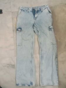 Trendy Light Wash Cargo Jeans