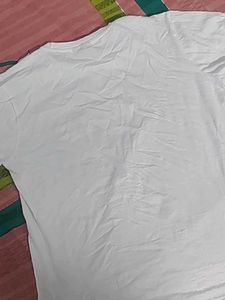Levi&#39;s White Graphic Tee