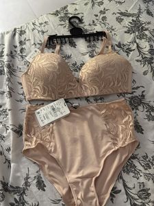 Lace Bra & High-Waisted Panty Set