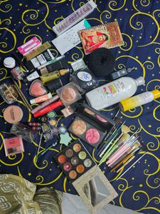 FLASH SALE! 31 Pieces Makeup Artist Beginner Kit.