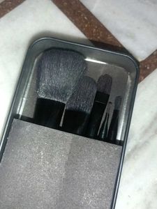 L'Oreal Make-Up Brushes