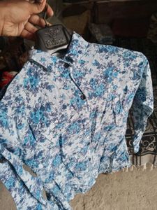 Women&#39;s Floral Print Shirt