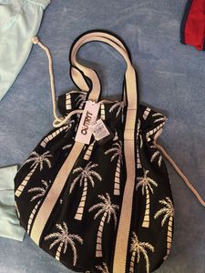 Outry Beach Drawstring Bag