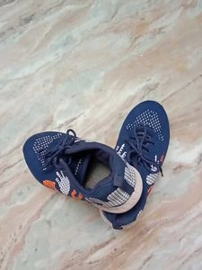 I am selling my shoes that looks like new.