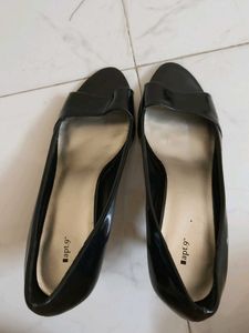 APT.9 Black Peep toe heels