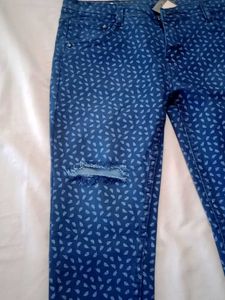 Ripped Patterned Jeans