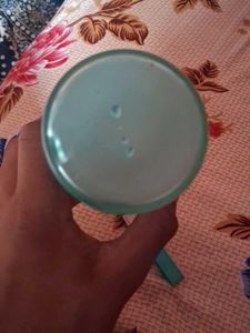 a glass water bottlw
