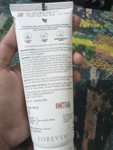 Forever Radiance Face Wash