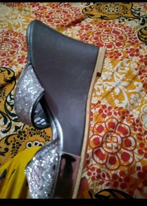 Very Stylish Dress With Sendal