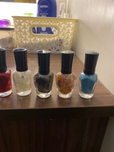 7 Nail Polishes With Remover