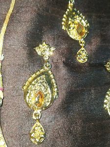 Full New Necklace Set With Earring And Magtika