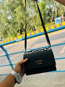 ELEGANT BLACK SLING BAG
