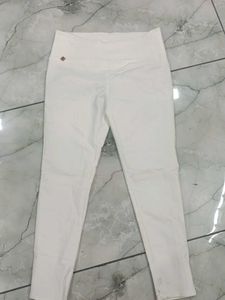 White High-Waisted Leggings