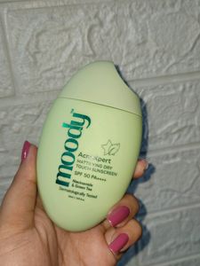 Moody Mattifying Dry Touch Sunscreen