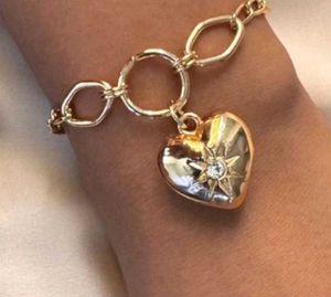 Pack of 4 hand accessories