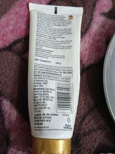 Everyuth Naturals Face Mask.