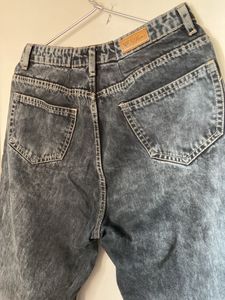 Mom Fit Ripped Black Wash Jeans