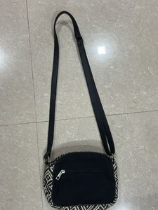 Anouk Sling Bag