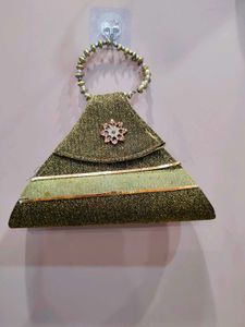 Unique Triangular Clutch